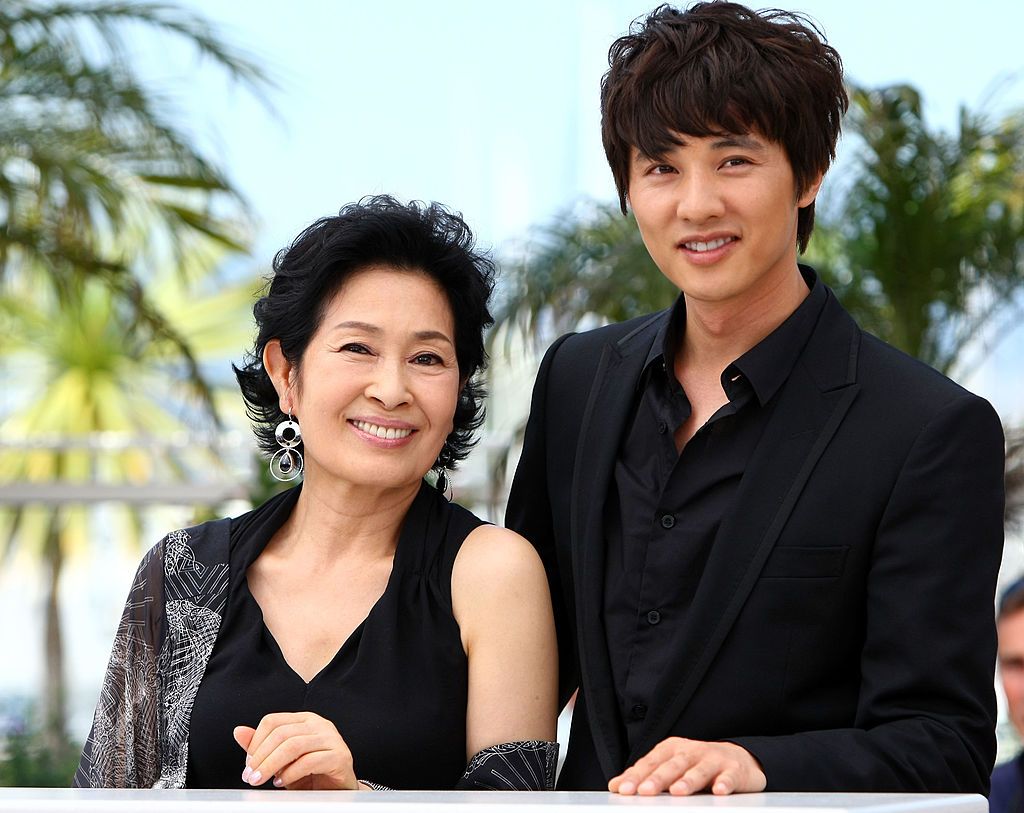 CANNES, FRANCE - MAY 16:  Actress Kim Hye-Ja and Actor Won Bin attends the Mother Photocall held at the Palais Des Festivals during the 62nd International Cannes Film Festival on May 16, 2009 in Cannes, France.  (Photo by Sean Gallup/Getty Images)