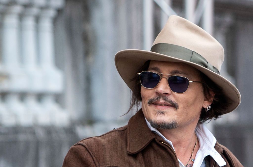 SAN SEBASTIAN BASQUE COUNTRY, SPAIN - SEPTEMBER 23: Actor Johnny Depp leaves the Maria Cristina Hotel on September 23, 2021, in San Sebastian, Basque Country, Spain. The American actor received this Wednesday the Donostia Award at the 69th edition of the San Sebastian International Film Festival 2021 for being considered ''one of the most talented and versatile actors of contemporary cinematography''. The interpreter receives the award a year after his visit to the Zinelmadia where he presented 'Drinking wi