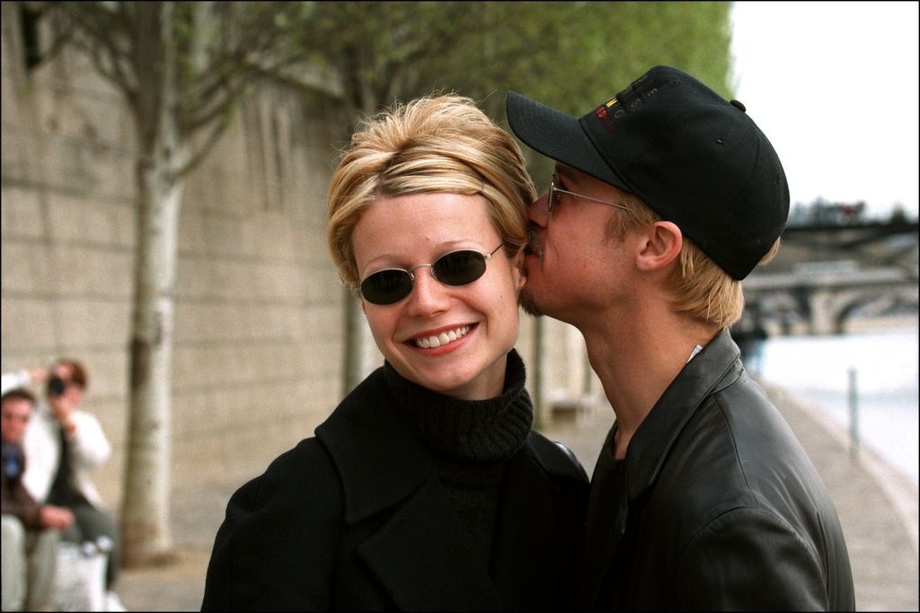 29/03/1997. GWYNETH PALTROW ET BRAD PITT A PARIS. (Photo by Pool LENHOF/RAT /Gamma-Rapho via Getty Images)