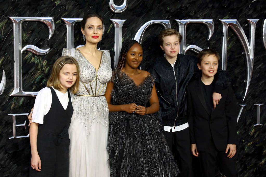 LONDON, ENGLAND - OCTOBER 09: (L-R) Vivienne Marcheline Jolie-Pitt, Angelina Jolie, Zahara Marley Jolie-Pitt, Shiloh Nouvel Jolie-Pitt and Knox Jolie-Pitt attend the European premiere of "Maleficent: Mistress of Evil" at Odeon IMAX Waterloo on October 09, 2019 in London, England. (Photo by Tim P. Whitby/Getty Images)