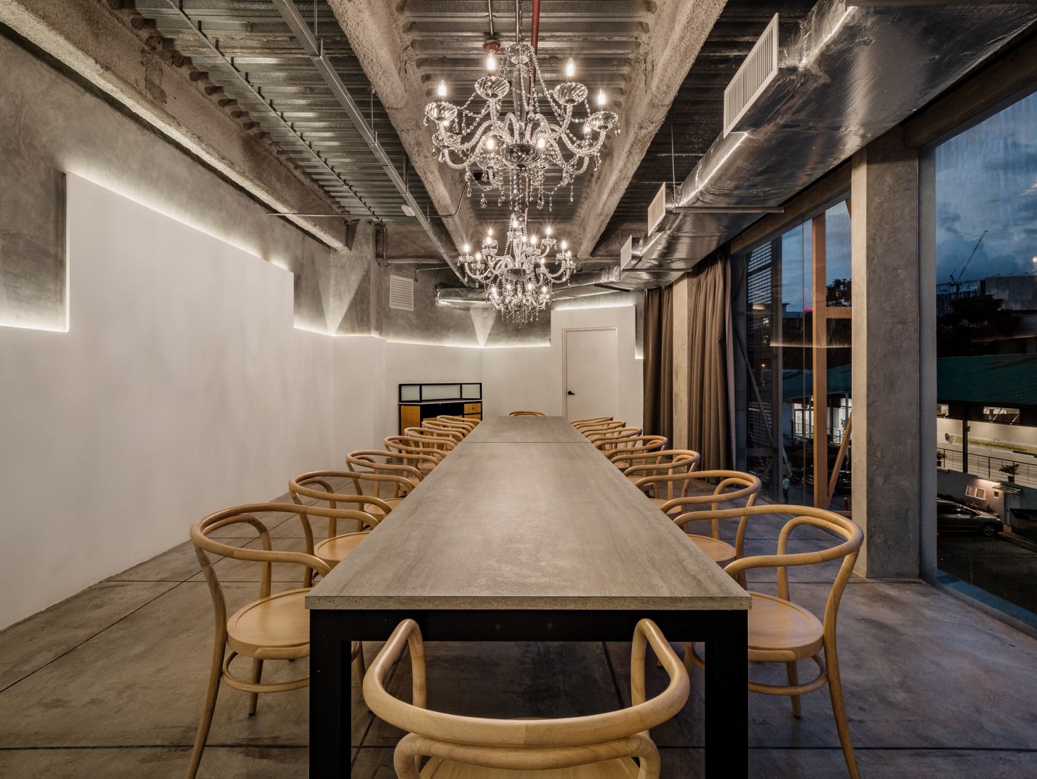 The minimalist, yet classy private dining space for those who want a more intimate dining experience.
