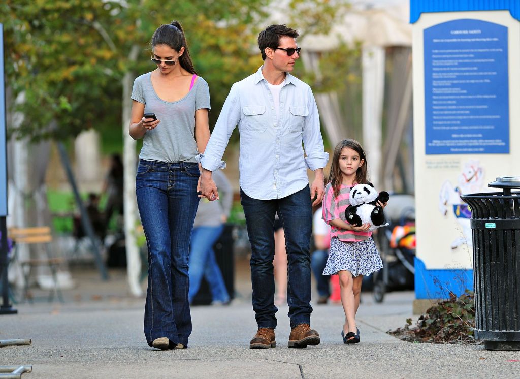 PITTSBURGH, PA - OCTOBER 08: Katie Holmes, Tom Cruise and Suri Cruise visit Schenley Plaza's carousel on October 8, 2011 in Pittsburgh, Pennsylvania. (Photo by James Devaney/WireImage)