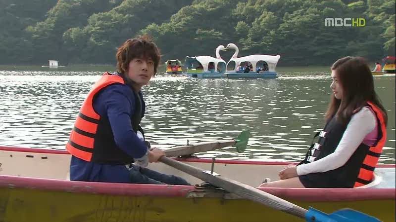 A romantic boad ride scene from 'Playful Kiss'