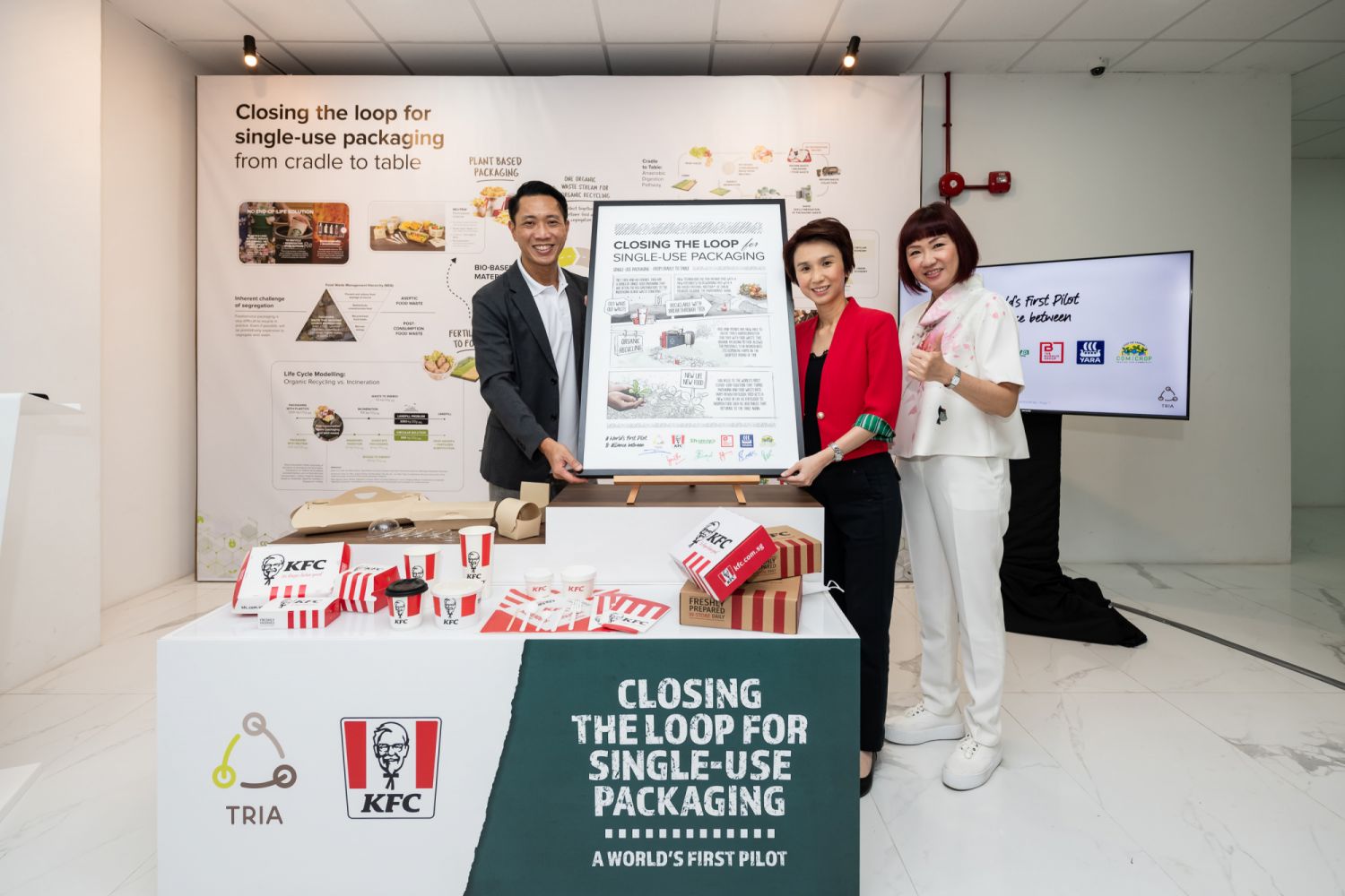 TRIA’s founder and CEO Ng Pei Kang with Singapore minister Low Yen Ling and KFC Singapore general manager Lynette Lee (Photo: Tria)