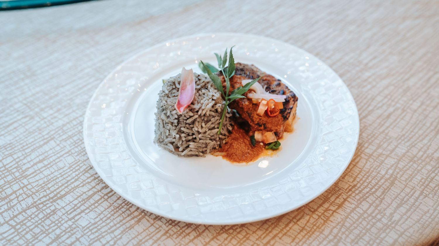 Charcoal-grilled fish fillet with spicy portugis sauce (Photo: Qatar Airways)