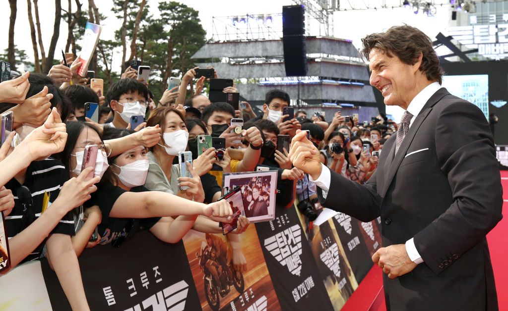 SEOUL, SOUTH KOREA - JUNE 19: Tom Cruise attends the Korea Red Carpet for "Top Gun: Maverick" at Lotte World on June 19, 2022 in Seoul, South Korea. (Photo by Chung Sung-Jun/Getty Images for Paramount Pictures)