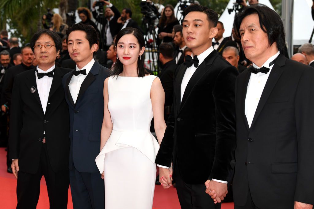 CANNES, FRANCE - MAY 16: (L-R) Executive producer Jun-dong Lee, actor Steven Yeun, actress Jong-seo Jeon, actor Ah-in Yoo and director Chang-dong Lee attend the screening of "Burning" during the 71st annual Cannes Film Festival at Palais des Festivals on May 16, 2018 in Cannes, France. (Photo by Pascal Le Segretain/Getty Images)