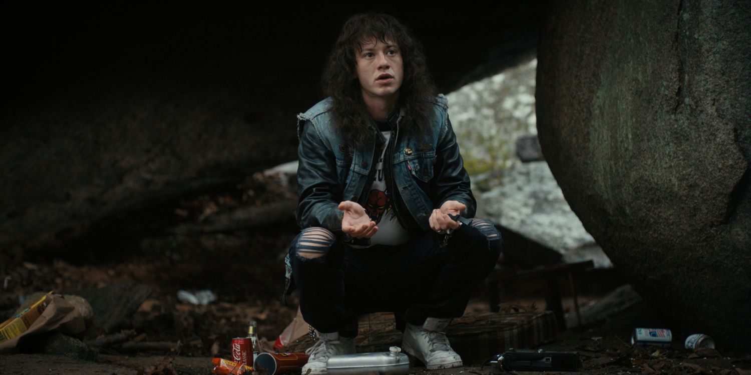 Eddie, who's proven himself to be a real metal lord in the last episode of season 4, had an edgy ensemble that screams 80s rock all over