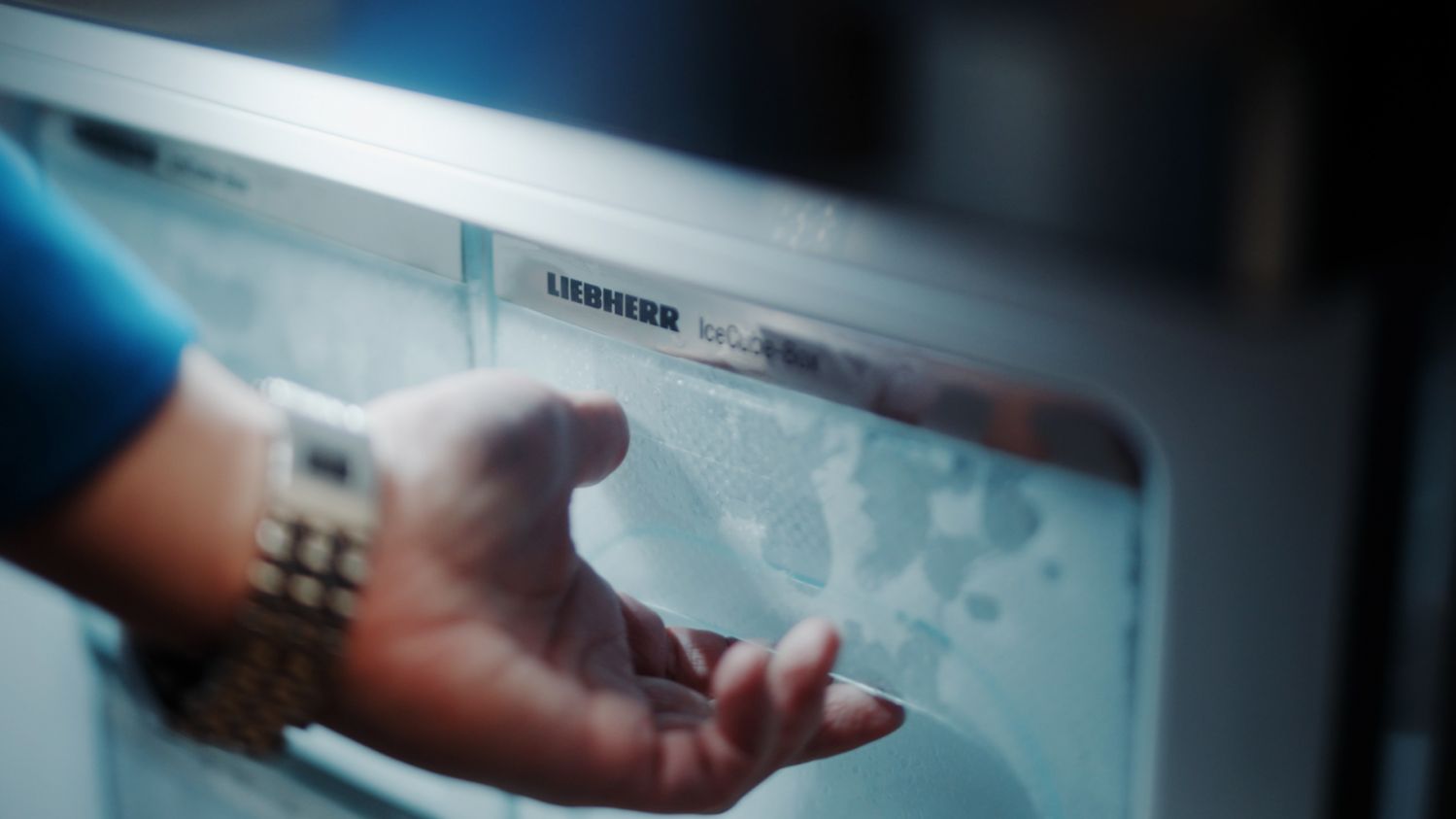 The plumbed-in IceMaker ensures that you will never be short of ice again