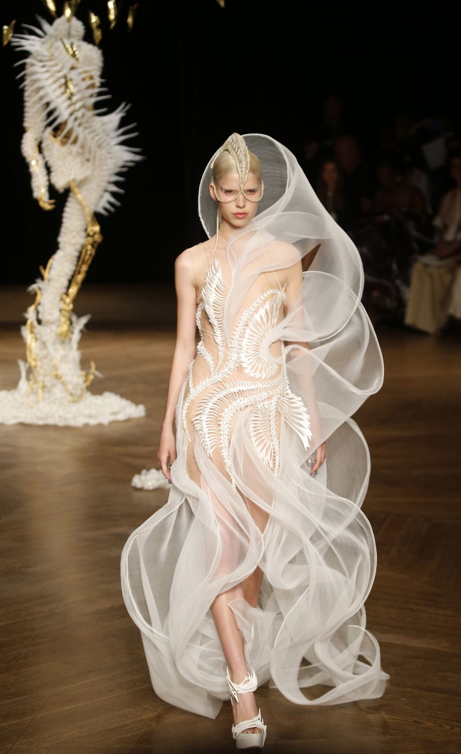 PARIS, FRANCE - JULY 04: (EDITORIAL USE ONLY - For Non-Editorial use please seek approval from Fashion House) A model walks the runway during the Iris Van Herpen Haute Couture Fall Winter 2022 2023 show as part of Paris Fashion Week on July 04, 2022 in Paris, France. (Photo by Thierry Chesnot/Getty Images)