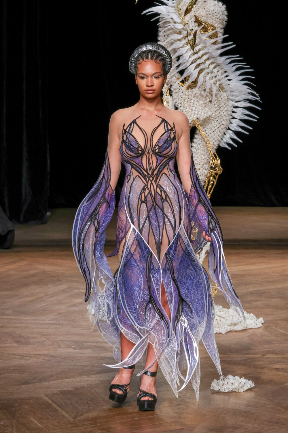 PARIS, FRANCE - JULY 04: (EDITORIAL USE ONLY - For Non-Editorial use please seek approval from Fashion House) A model walks the runway during the Iris Van Herpen Haute Couture Fall Winter 2022 2023 show as part of Paris Fashion Week on July 04, 2022 in Paris, France. (Photo by Peter White/Getty Images)