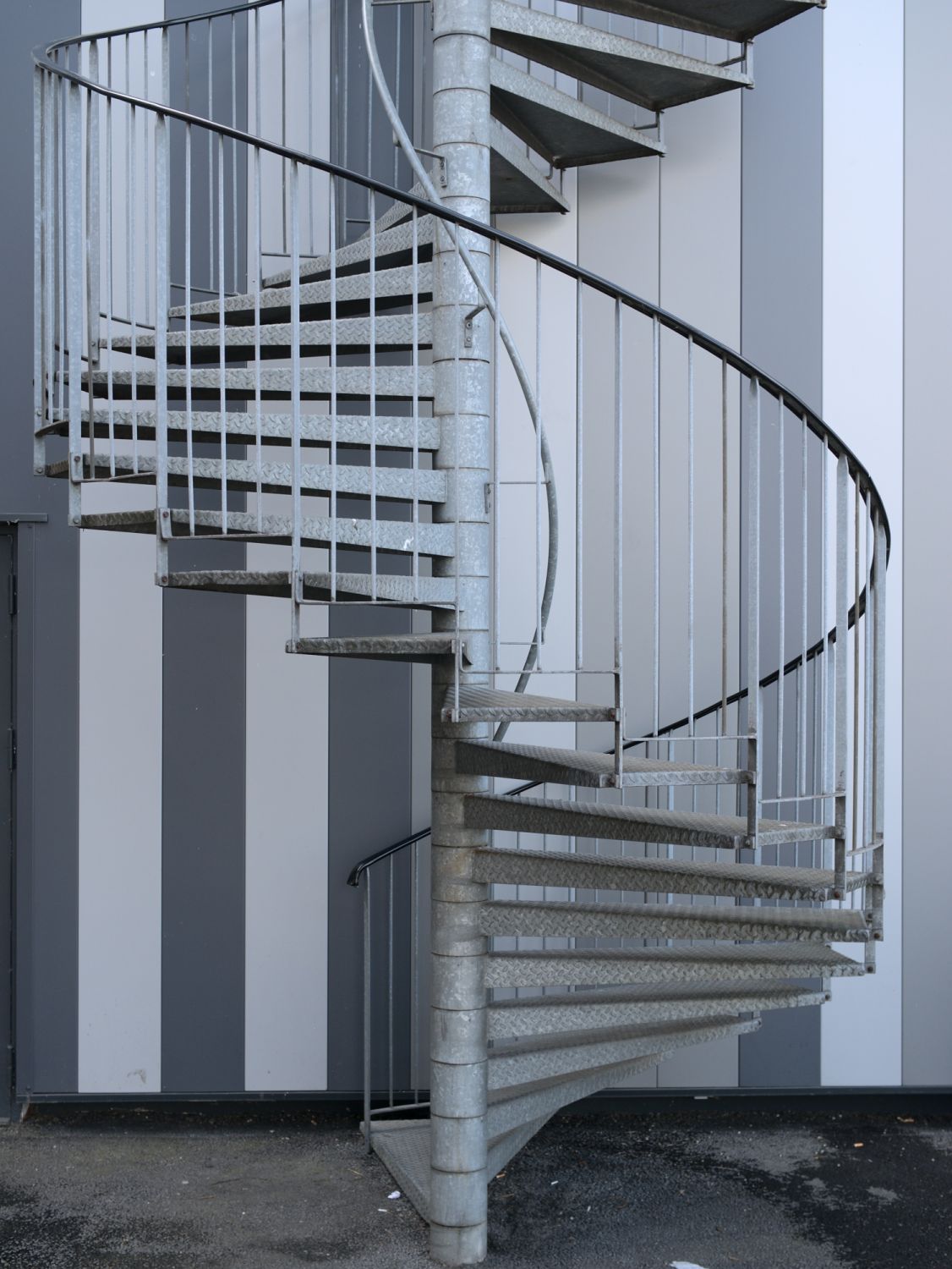 Spiral Staricase - Photo: Aleksandr Kadykov / Unsplash