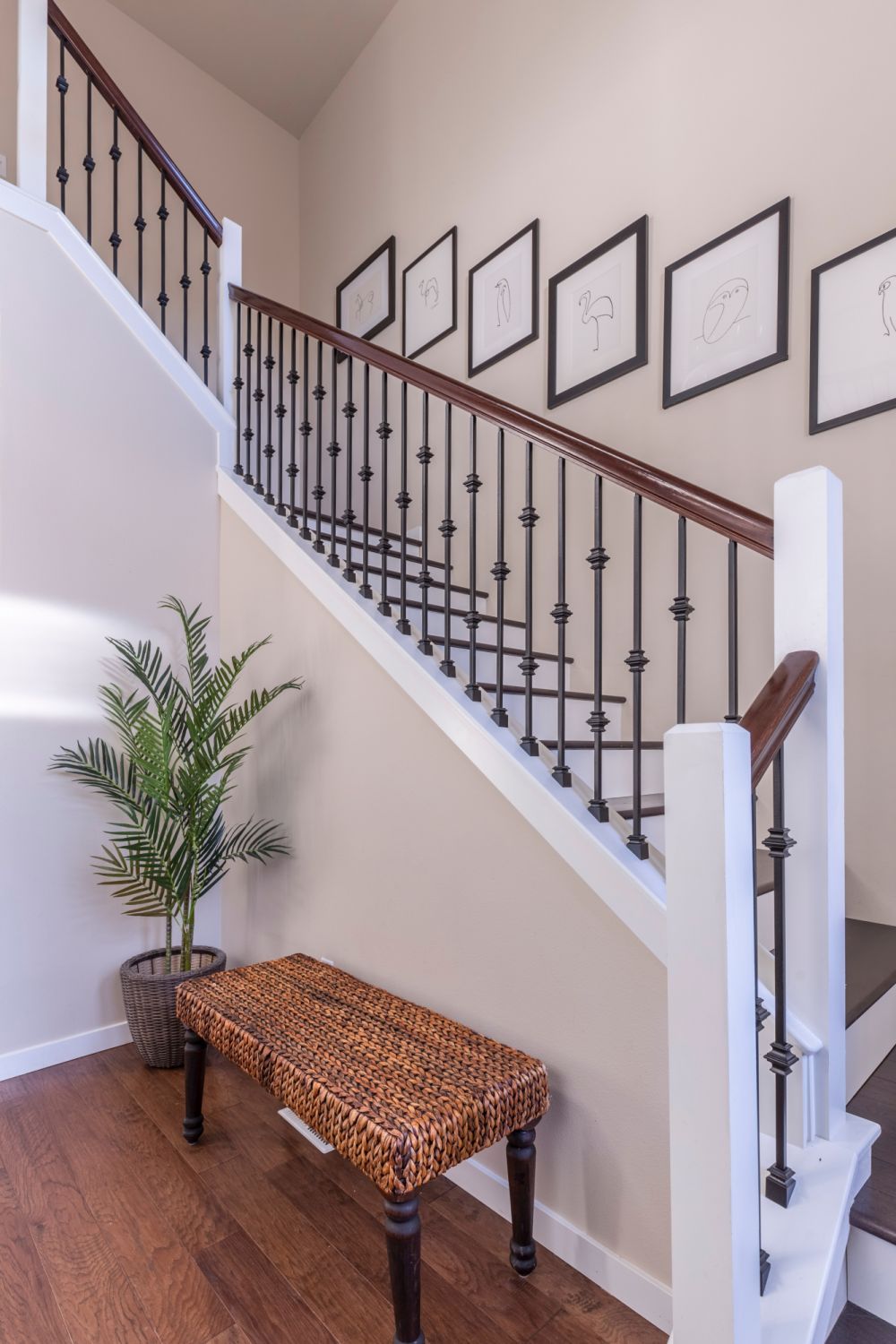 L-Shaped Staircase - Photo: Francesca Tosolini / Unsplash