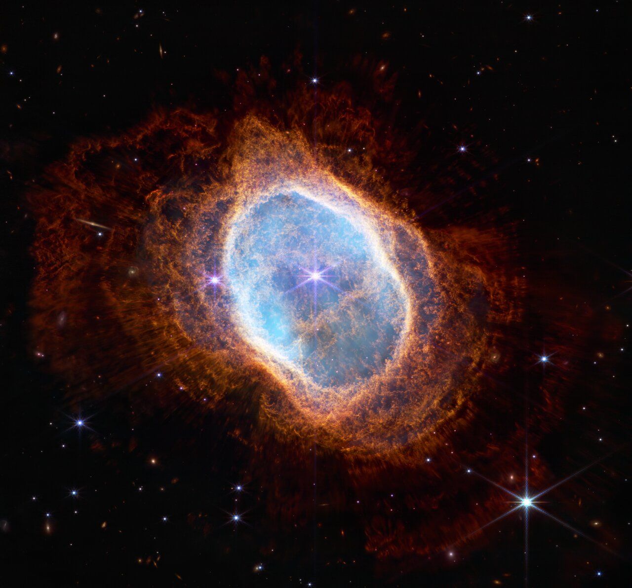 The bright star at the centre of NGC 3132, while prominent when viewed by the NASA/ESA/CSA James Webb Telescope in near-infrared light, plays a supporting role in sculpting the surrounding nebula. A second star, barely visible at lower left along one of the bright starâs diffraction spikes, is the nebulaâs source. It has ejected at least eight layers of gas and dust over thousands of years. But the bright central star visible here has helped âstir the potâ, changing the shape of this planetary nebul