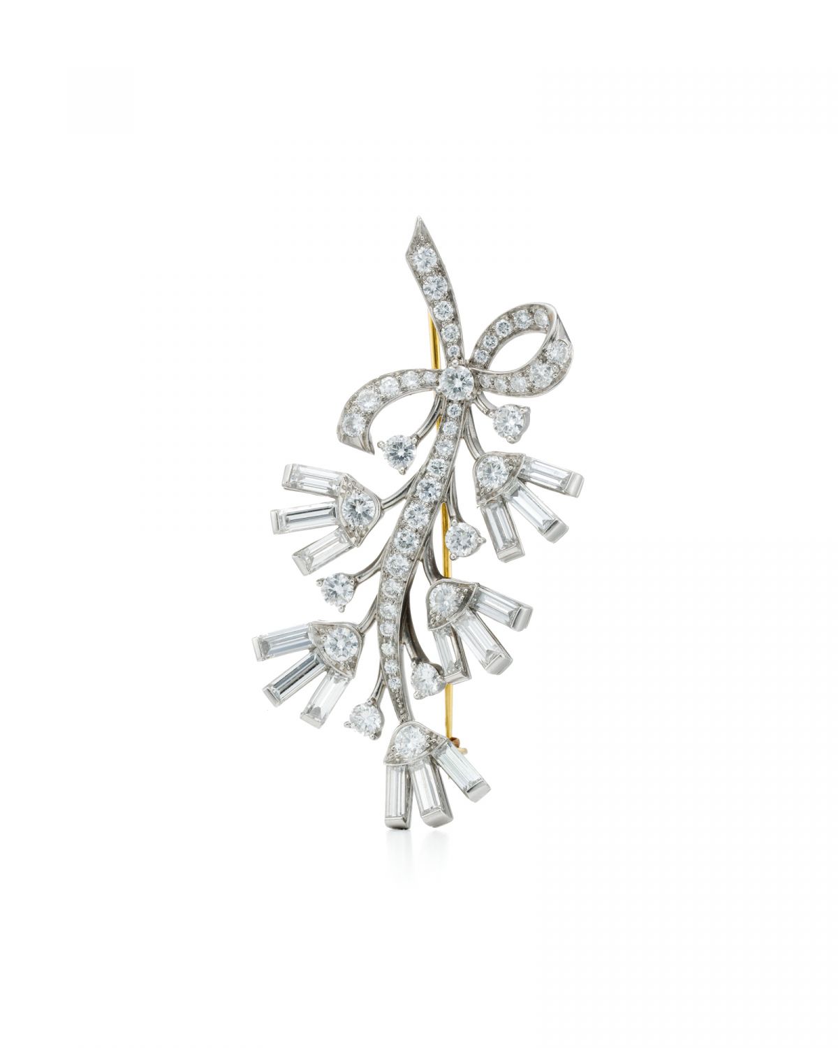 Platinum brooch with rectangular-shaped baguette and round diamonds from the 1940s