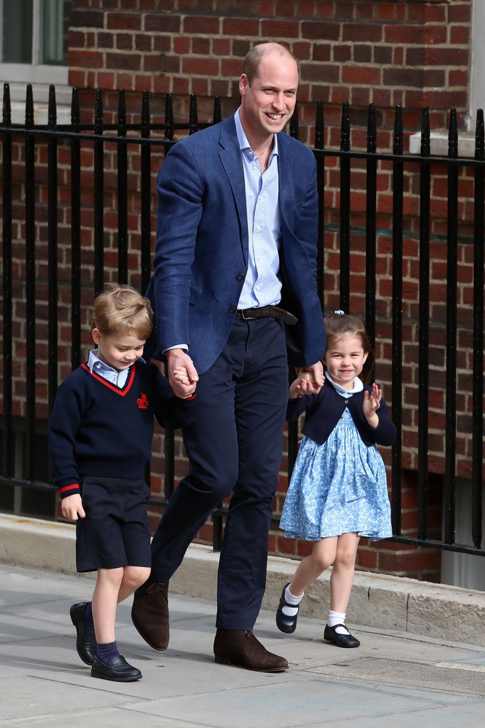 LONDON, ENGLAND - APRIL 23:  Prince William, Duke of Cambridge arrives with Prince George and Princess Charlotte at the Lindo Wing after Catherine, Duchess of Cambridge gave birth to their son at St Mary's Hospital on April 23, 2018 in London, England. The Duchess safely delivered a boy at 11:01 am, weighing 8lbs 7oz, who will be fifth in line to the throne.  (Photo by Neil Mockford/GC Images)