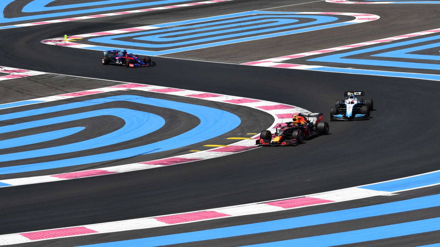 CIRCUIT PAUL RICARD, FRANCE - JUNE 22: Pierre Gasly, Red Bull Racing RB15, leads Robert Kubica, Williams FW42, and Daniil Kvyat, Toro Rosso STR14 during the French GP at Circuit Paul Ricard on June 22, 2019 in Circuit Paul Ricard, France. (Photo by Mark Sutton / Sutton Images)