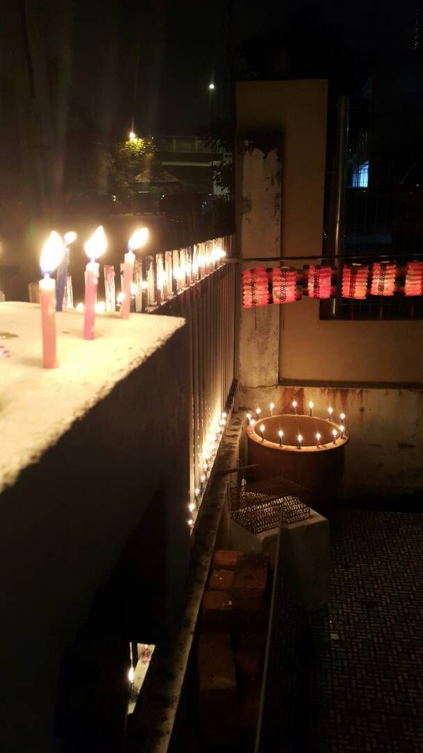Chef Lim’s celebrations at home, complete with candles and lanterns. (Photo: Lim Wei Han)
