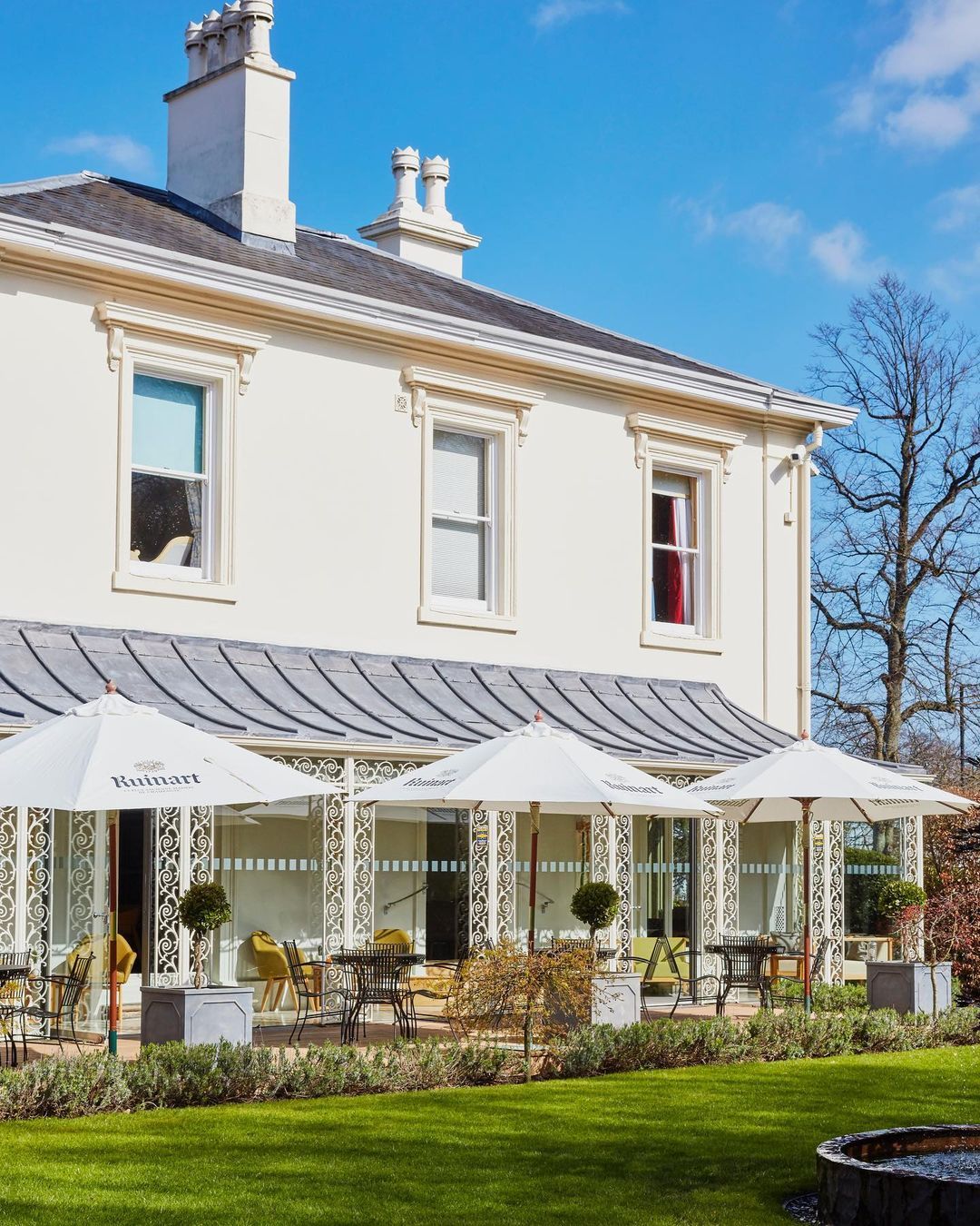 Simpsons offers an impeccable dining experience in an equally impressive setting (Photo: @simpsons_restaurant/Instagram)