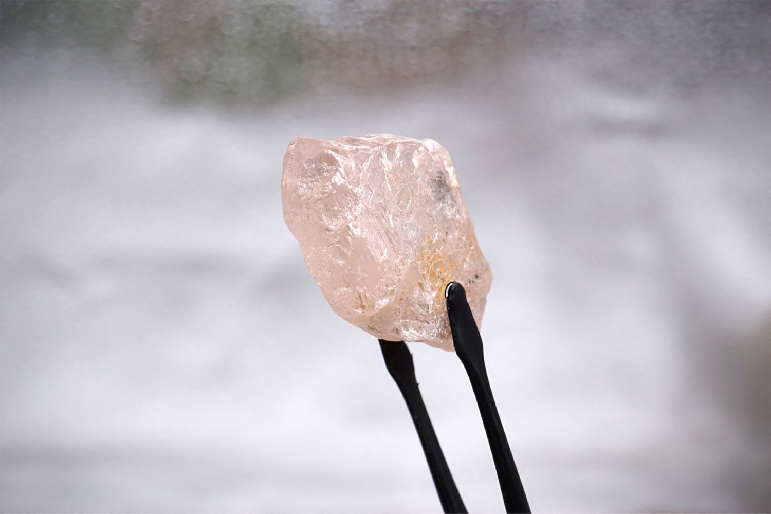 This undated handout picture released by Lucapa Diamond Company Limited on July 27, 2022 shows a 170 carat pink diamond -- dubbed The Lulo Rose -- that was discovered at the Lulo mine in Angola's diamond-rich northeast region. (Photo by Handout / LUCAPA DIAMOND COMPANY LIMITED / AFP) / RESTRICTED TO EDITORIAL USE - MANDATORY CREDIT "AFP PHOTO / LUCAPA DIAMOND COMPANY LIMITED / " - NO MARKETING NO ADVERTISING CAMPAIGNS - DISTRIBUTED AS A SERVICE TO CLIENTS (Photo by HANDOUT/LUCAPA DIAMOND COMPANY LIMITED/AFP