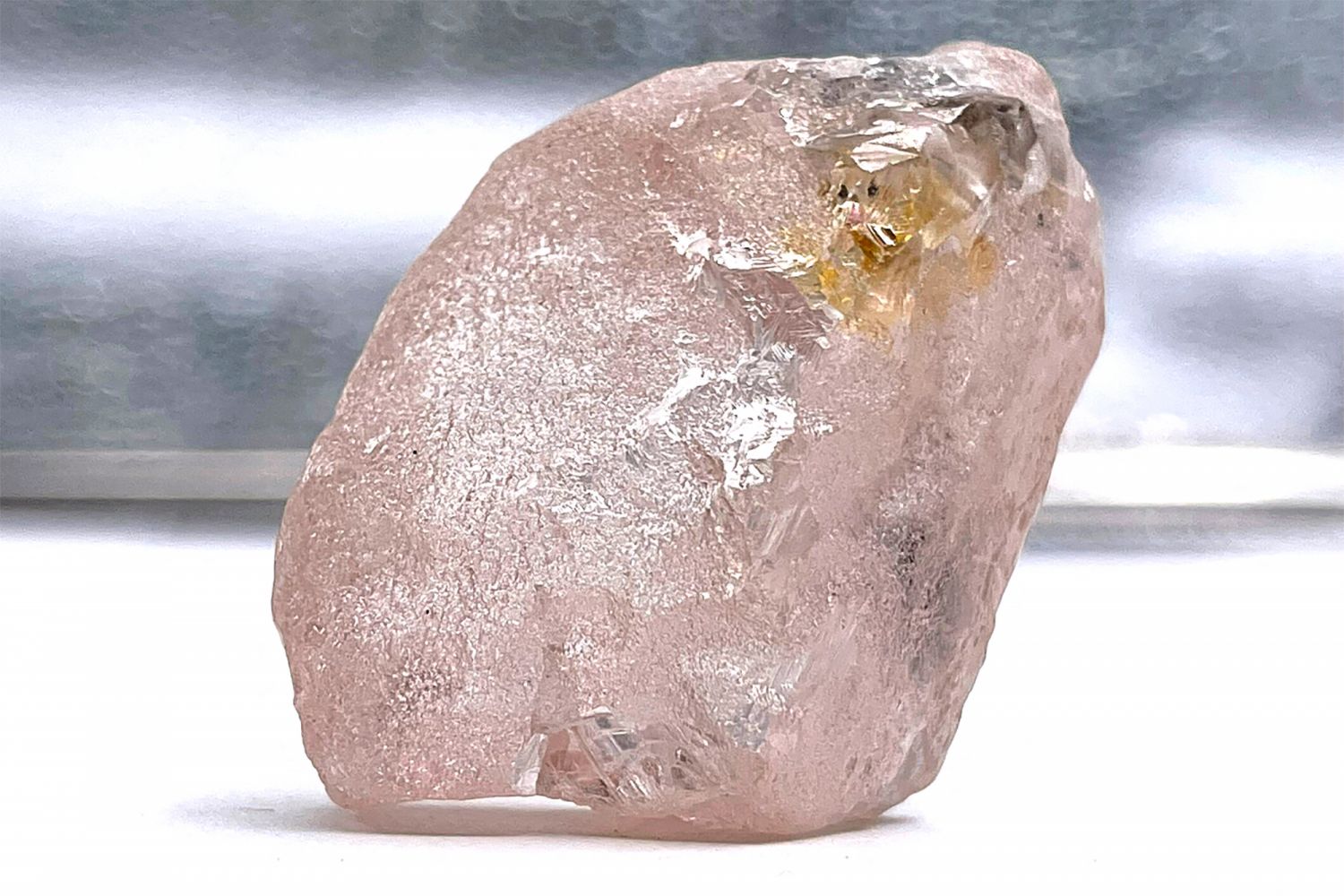 This undated handout picture released by Lucapa Diamond Company Limited on July 27, 2022 shows a 170 carat pink diamond -- dubbed The Lulo Rose -- that was discovered at the Lulo mine in Angola's diamond-rich northeast region. (Photo by Handout / LUCAPA DIAMOND COMPANY LIMITED / AFP) / RESTRICTED TO EDITORIAL USE - MANDATORY CREDIT "AFP PHOTO / LUCAPA DIAMOND COMPANY LIMITED / " - NO MARKETING NO ADVERTISING CAMPAIGNS - DISTRIBUTED AS A SERVICE TO CLIENTS