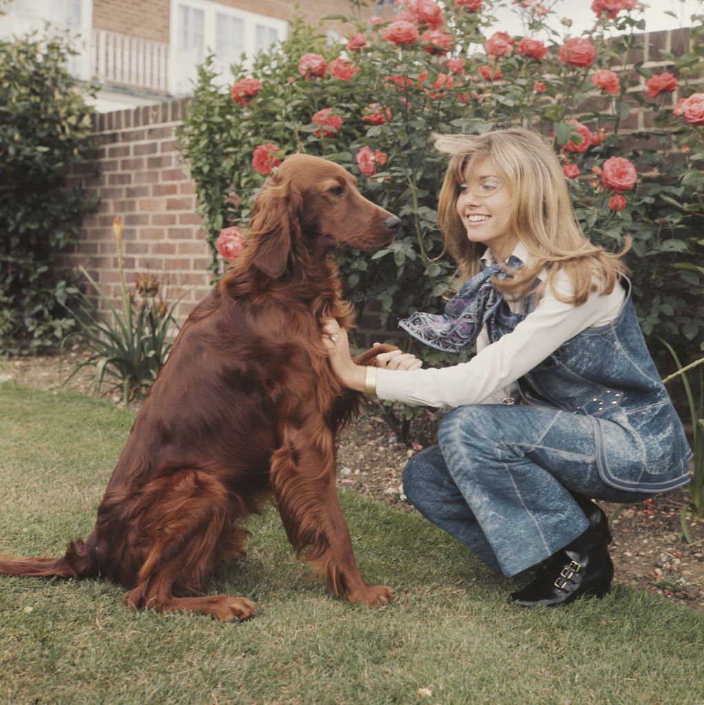 Australian singer and actress Olivia Newton-John in the garden of her home in Hertfordshire, UK, June 1970. (Photo by Keystone/Hulton Archive/Getty Images)