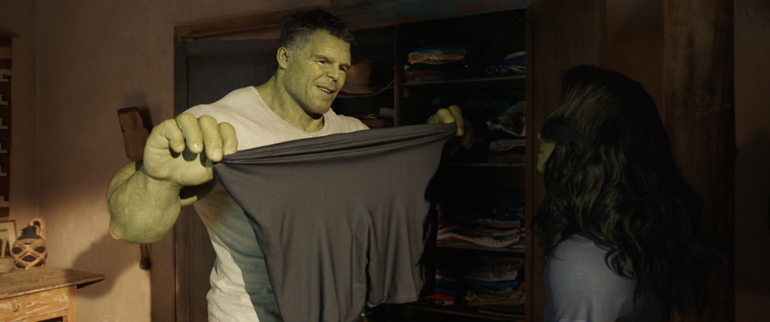 (L-R): Mark Ruffalo as Smart Hulk / Bruce Banner and Tatiana Maslany as Jennifer "Jen" Walters/She-Hulk in Marvel Studios' She-Hulk: Attorney at Law, exclusively on Disney+. Photo courtesy of Marvel Studios. © 2022 MARVEL.
