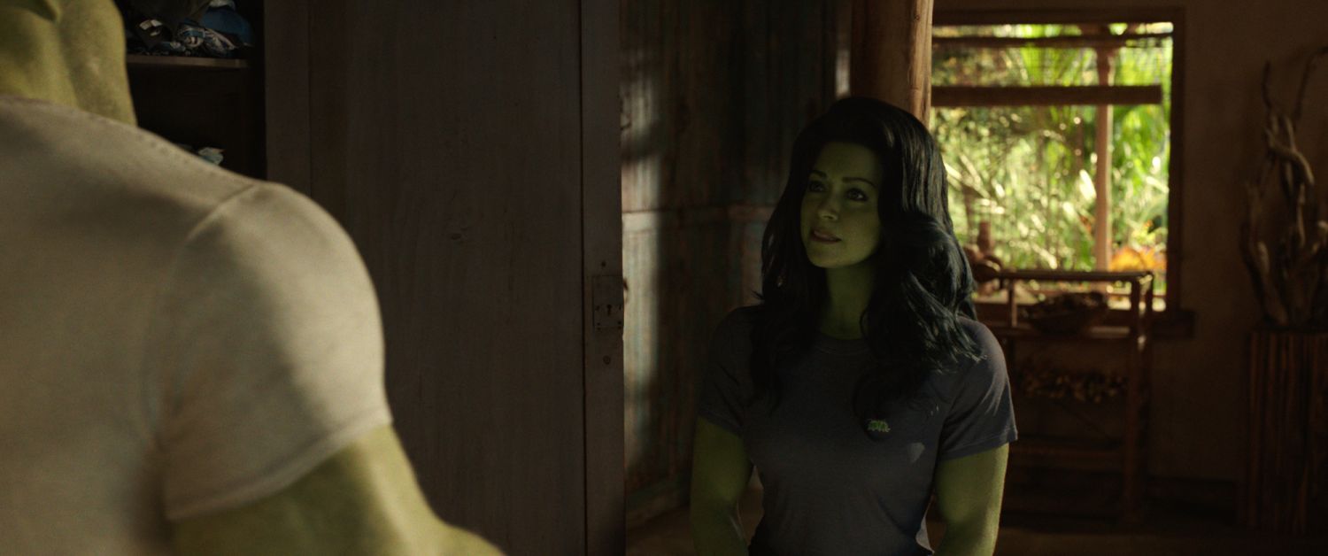 (L-R): Mark Ruffalo as Smart Hulk / Bruce Banner and Tatiana Maslany as Jennifer "Jen" Walters/She-Hulk in Marvel Studios' She-Hulk: Attorney at Law, exclusively on Disney+. Photo courtesy of Marvel Studios. © 2022 MARVEL.