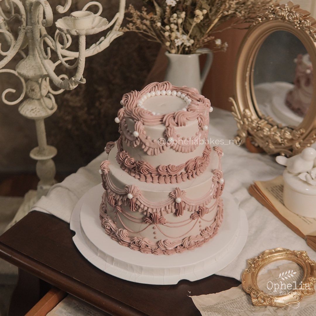 A customised vintage romantic two-tier cake in off-white & dusty rose (Photo: @opheliabakes_my)