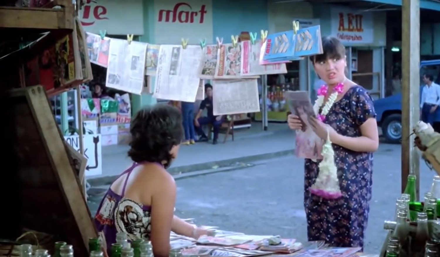 Megastar Sharon Cuneta's character, Dorina Pineda, is a Sampaguita vendor and a devoted fan of Cherie Gil's Lavinia Arguelles in 'Bituing Walang Ningning'