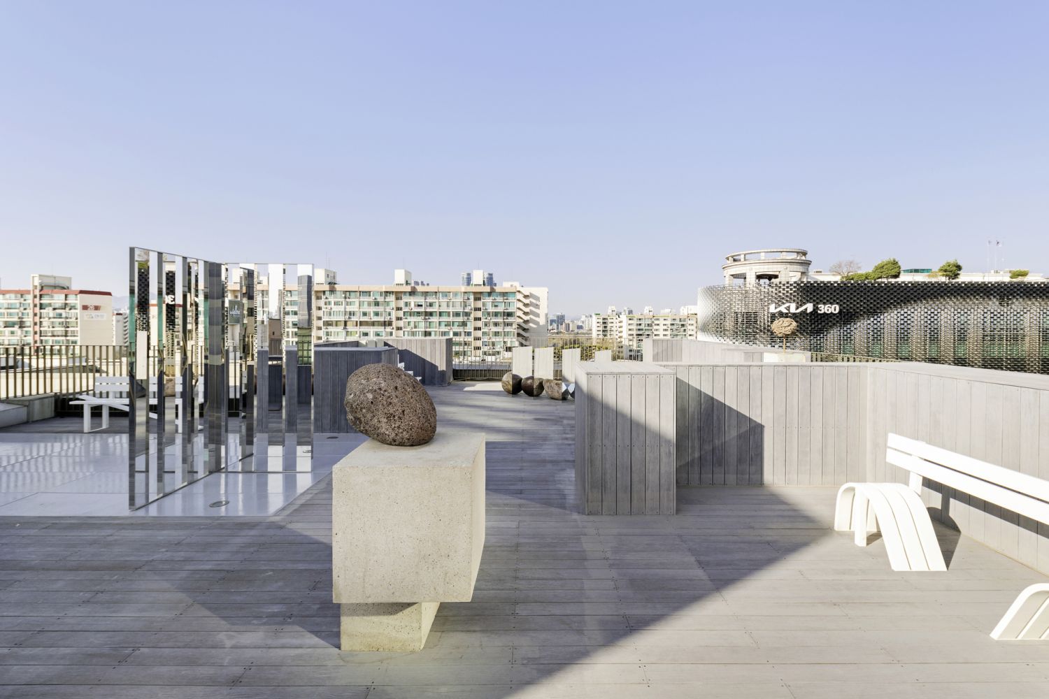 Koenig Gallery’s rooftop sculpture garden in Seoul, Photo: Courtesy Koenig Gallery