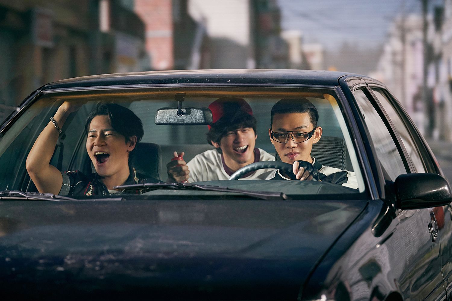 Seoul Vibe (L to R) Lee Kyoo-hyung as Moon Bok-nam, Ong Seong-wu as Park Joon-gi, Yoo Ah-in as Park Dong-wook in Seoul Vibe Cr. Song Kyungsub/Netflix Â© 2022