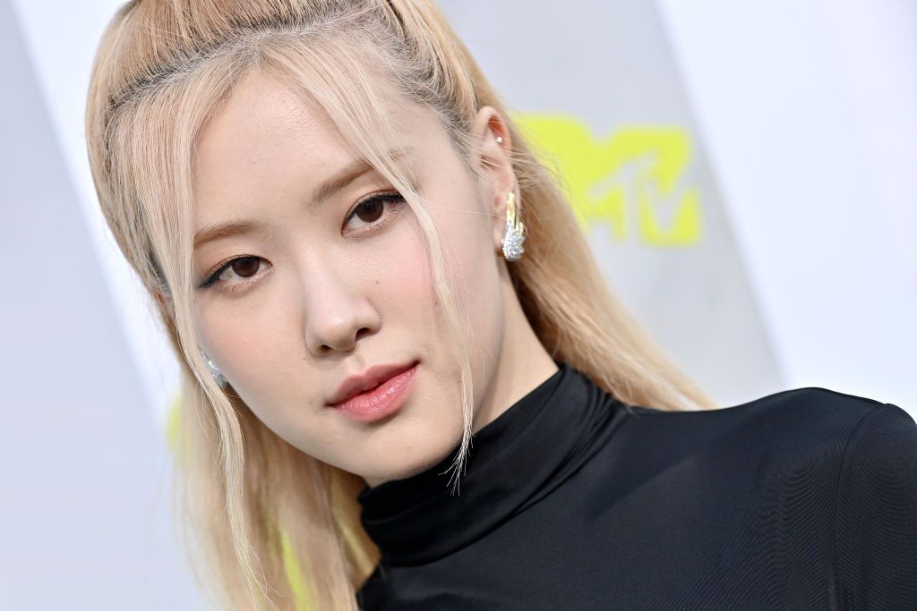 NEWARK, NEW JERSEY - AUGUST 28: Rosé of Blackpink attends the 2022 MTV Video Music Awards at Prudential Center on August 28, 2022 in Newark, New Jersey. (Photo by Axelle/Bauer-Griffin/FilmMagic)