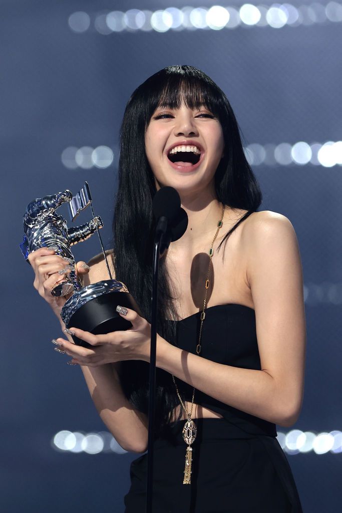 NEWARK, NEW JERSEY - AUGUST 28: Lisa of BLACKPINK accepts the award for Best K-Pop onstage at the 2022 MTV VMAs at Prudential Center on August 28, 2022 in Newark, New Jersey. (Photo by Dimitrios Kambouris/Getty Images for MTV/Paramount Global)