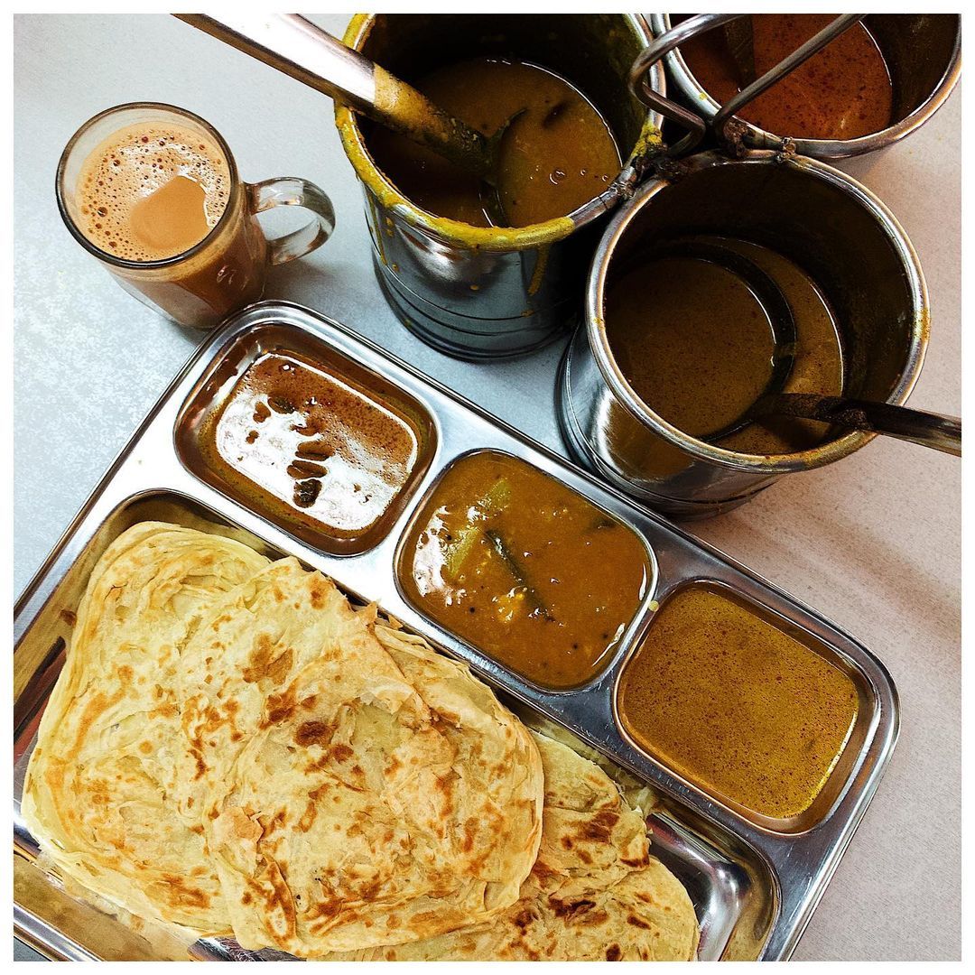 A roti canai breakfast (@samesambutdifferent/Instagram)