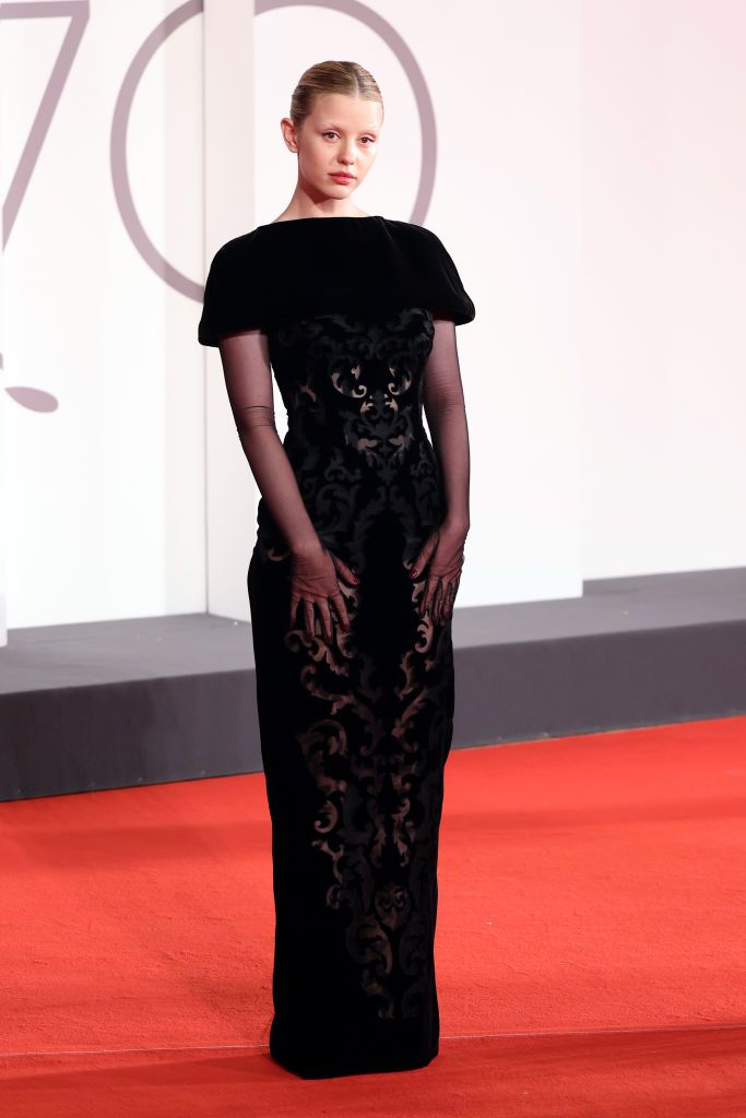 VENICE, ITALY - SEPTEMBER 03: Mia Goth attends the "Pearl" red carpet at the 79th Venice International Film Festival on September 03, 2022 in Venice, Italy. (Photo by Vittorio Zunino Celotto/Getty Images)