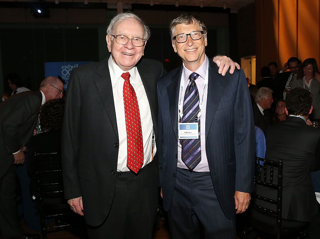 NEW YORK, NY - JUNE 03: Warren Buffett (L) and Bill Gates attend the Forbes' 2015 Philanthropy Summit Awards Dinner on June 3, 2015 in New York City. (Photo by Monica Schipper/WireImage)