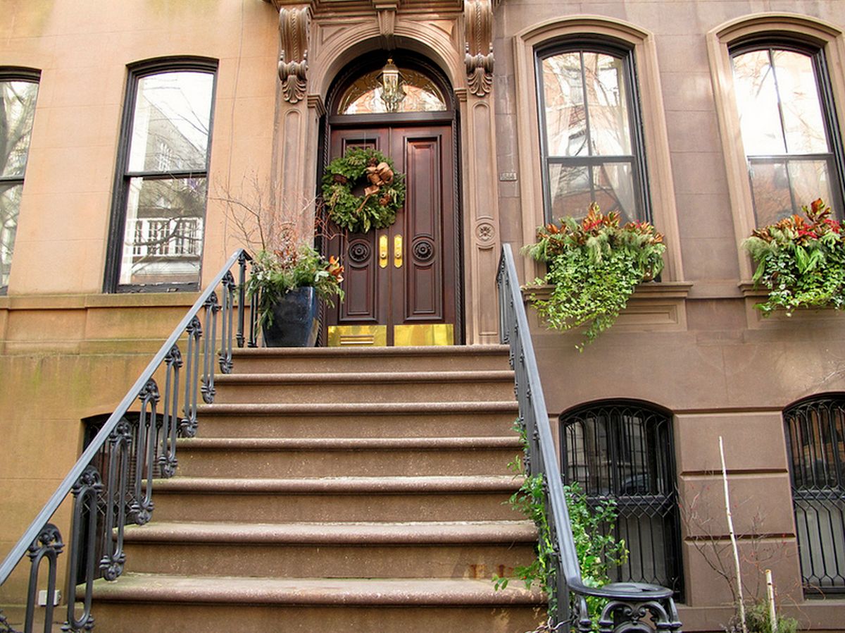 Carrie Bradshaw's apartment, ‘Sex and the City’: New York (Photo: Street Easy)