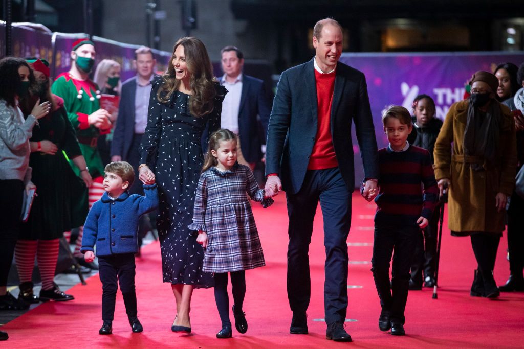 LONDON, ENGLAND - DECEMBER 11: Prince William, Duke of Cambridge and Catherine, Duchess of Cambridge with their children, Prince Louis, Princess Charlotte and Prince George, attend a special pantomime performance at London's Palladium Theatre, hosted by The National Lottery, to thank key workers and their families for their efforts throughout the pandemic on December 11, 2020 in London, England. (Photo by  Aaron Chown - WPA Pool/Getty Images)