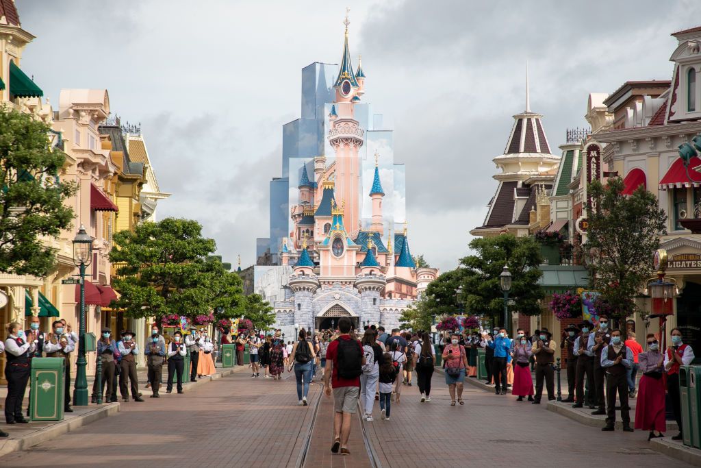 PARIS, FRANCE - JUNE 17: Visitors enjoy their visit as Disneyland Paris parks reopen on June 17, 2021 in Paris, France. (Photo by Marc Piasecki/Getty Images)