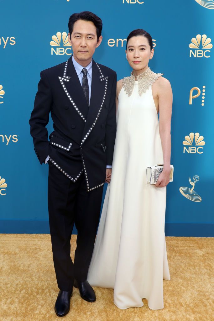 LOS ANGELES, CALIFORNIA - SEPTEMBER 12: (L-R) Lee Jung-jae and guest attend the 74th Primetime Emmys at Microsoft Theater on September 12, 2022 in Los Angeles, California. (Photo by Momodu Mansaray/Getty Images)