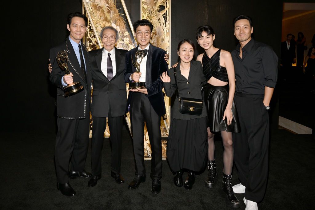 LOS ANGELES, CALIFORNIA - SEPTEMBER 12: (L-R) Lee Jung-jae, Oh Young-soo, Hwang Dong-hyuk, Kim Ji-yeon, HoYeon Jung, and Park Hae-soo attend Netflix 2022 Emmy Awards After Party at Milk Studios Los Angeles on September 12, 2022 in Los Angeles, California. (Photo by Michael Kovac/Getty Images for Netflix)