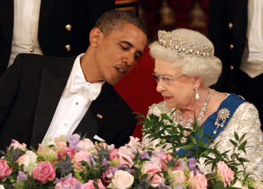 Her Majesty The Queen with American President Barack Obama at the start of the State Banquet at Buckingham Palace during his State Visit. Picture date: Tuesday, May 24, 2011. See PA story. Photo credit should read: Lewis Whyld/PA Wire