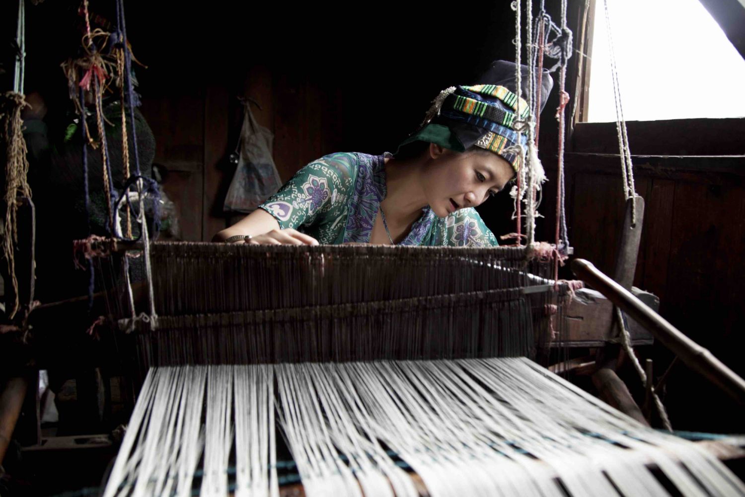 Elaine Yan Ling Ng weaving