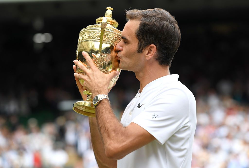 LONDON, ENGLAND - JULY 16: Roger Federer kisses the trophy after winning the Men's Final during day 13 of Wimbledon 2017 on July 16, 2017 in London, England. (Photo by Karwai Tang/WireImage)