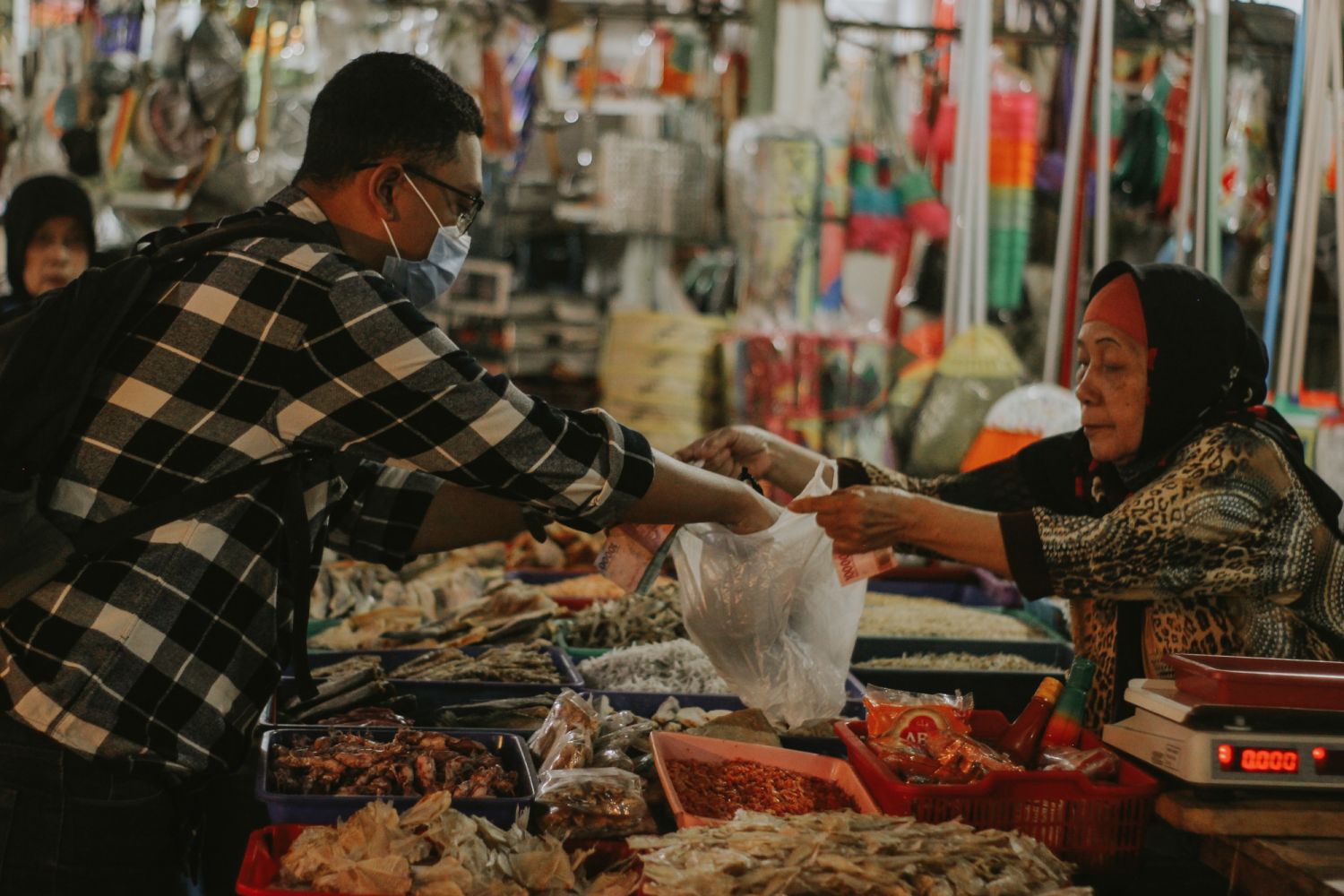 吳淡如書中提到,逛菜市場喚起她對祖母的回憶。Photo via unsplash