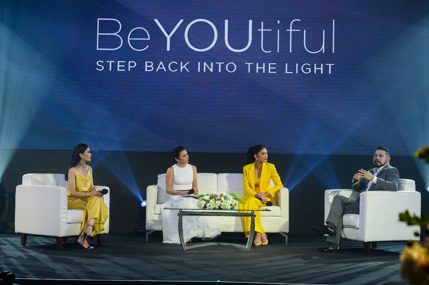 Dr Irene Gaile Robredo-Vitas, event host Issa Litton, Pia Wurtzbach, and Dr Ed Tolentino