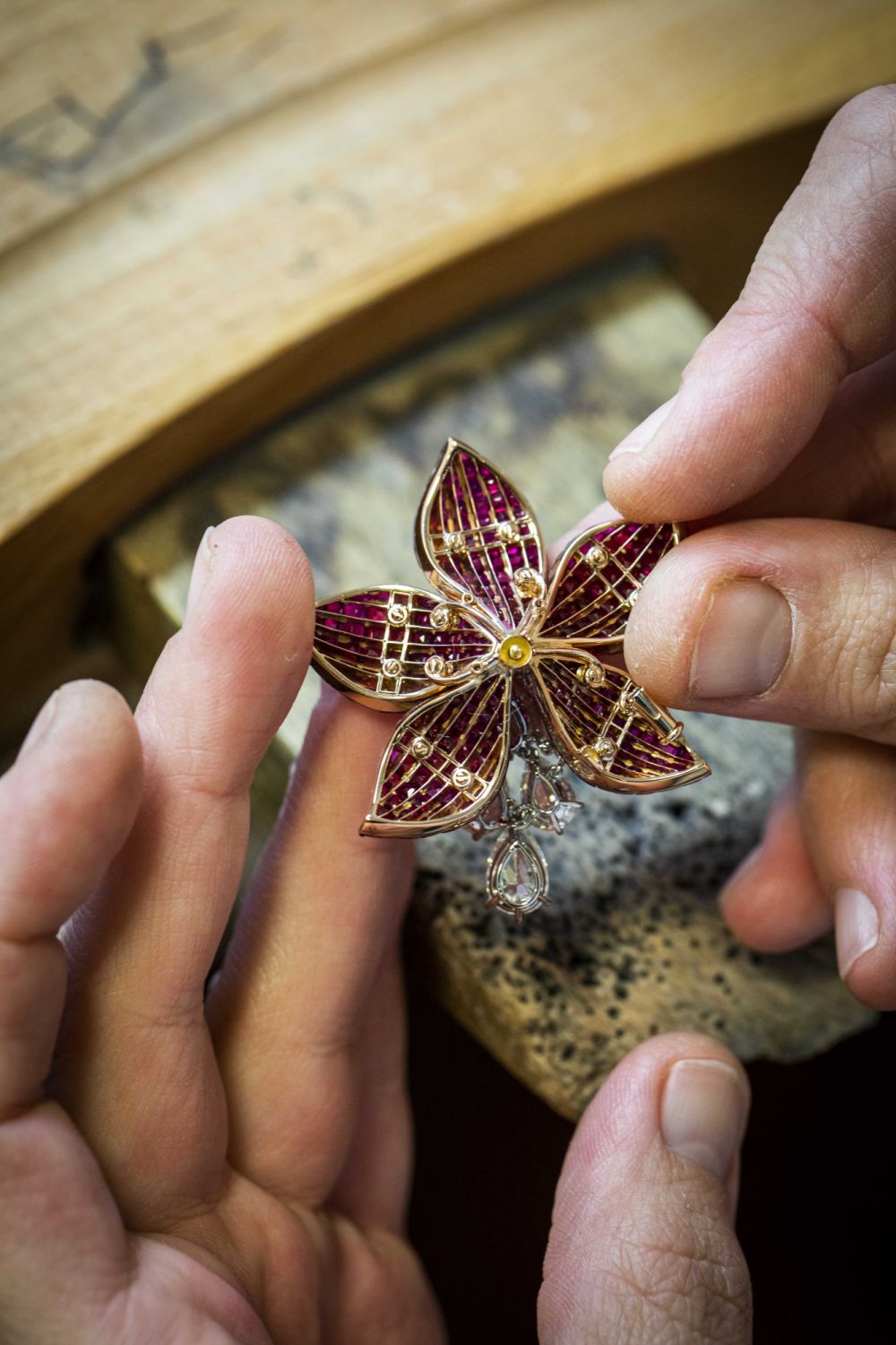 Jo_11- Travail de joaillerie, assemblage. / Jewelry work, assembling.