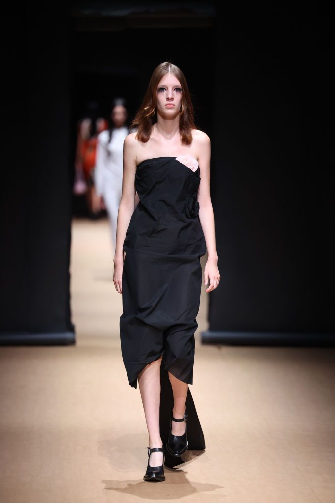 MILAN, ITALY - SEPTEMBER 22: A model walks the runway of the Prada Fashion Show during the Milan Fashion Week Womenswear Spring/Summer 2023 on September 22, 2022 in Milan, Italy. (Photo by Daniele Venturelli/WireImage)