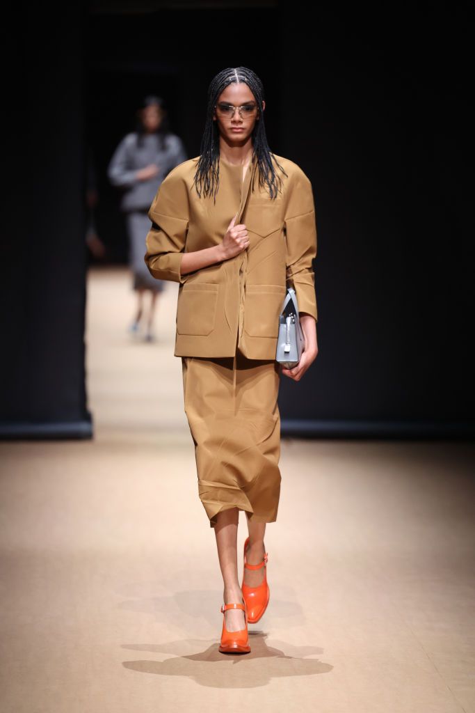 MILAN, ITALY - SEPTEMBER 22: A model walks the runway of the Prada Fashion Show during the Milan Fashion Week Womenswear Spring/Summer 2023 on September 22, 2022 in Milan, Italy. (Photo by Daniele Venturelli/WireImage)